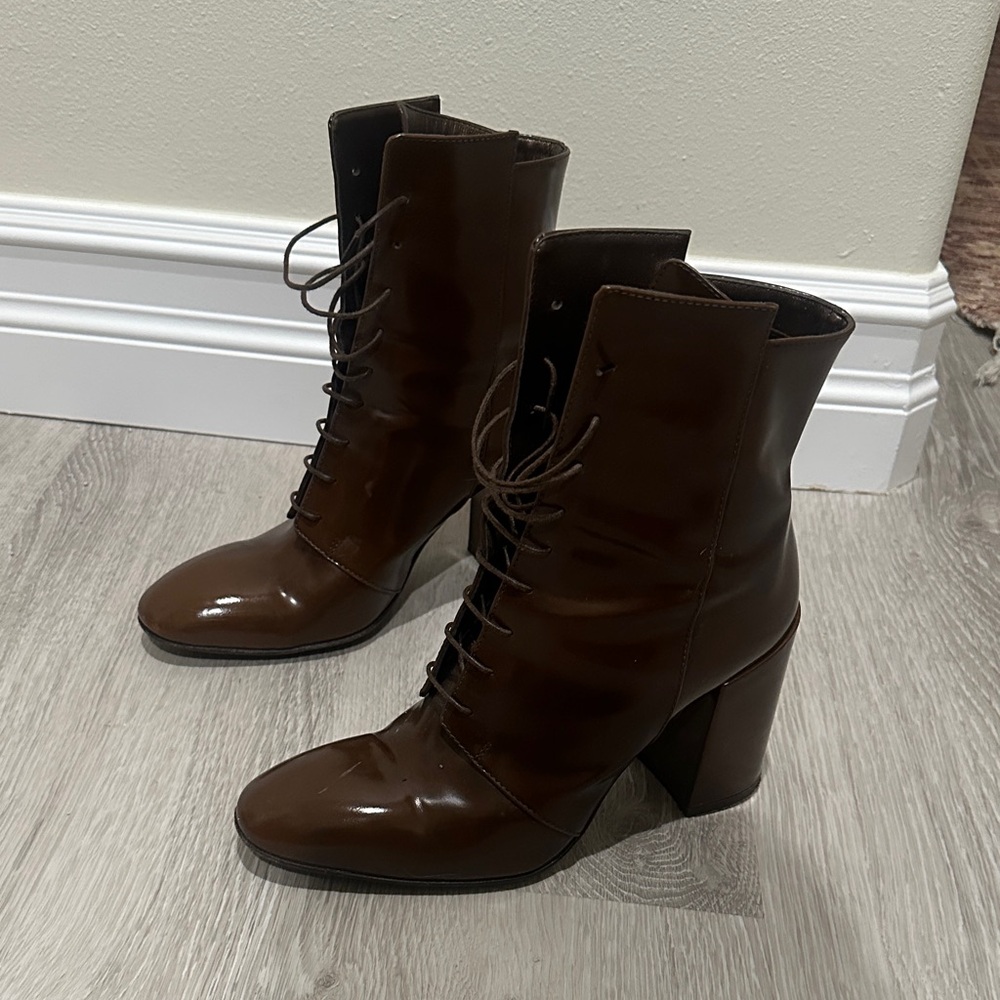 Vero Cuoio Dark Brown Lace-Up Boots